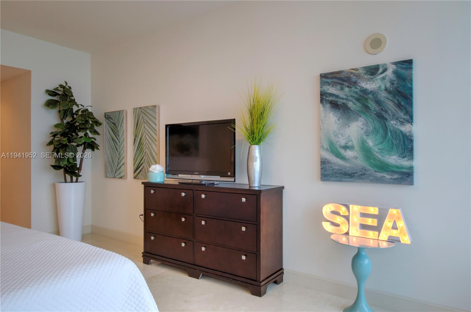 100 S Pointe Dr #2507, Miami Beach FL 33139