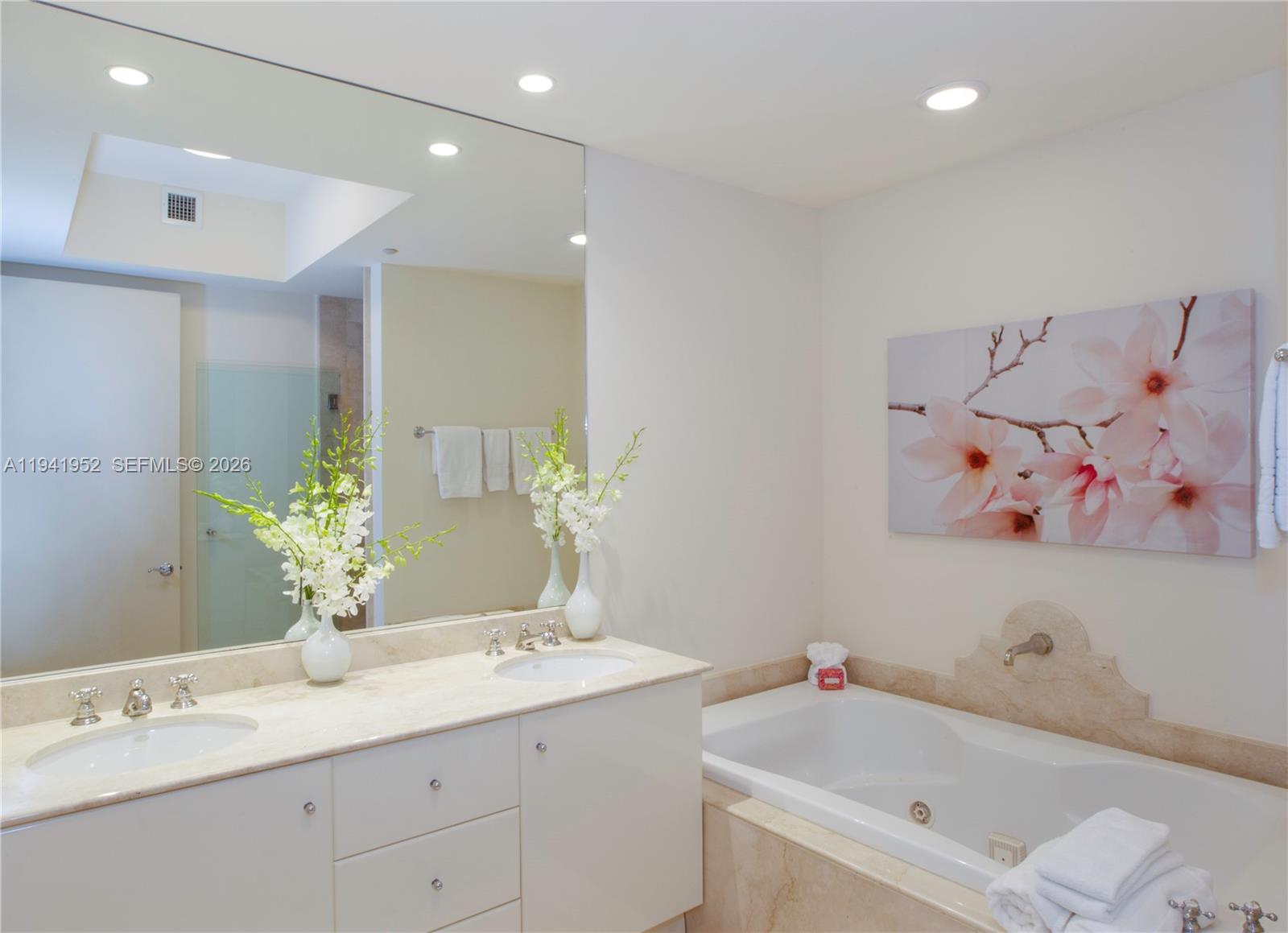 100 S Pointe Dr #2507, Miami Beach FL 33139