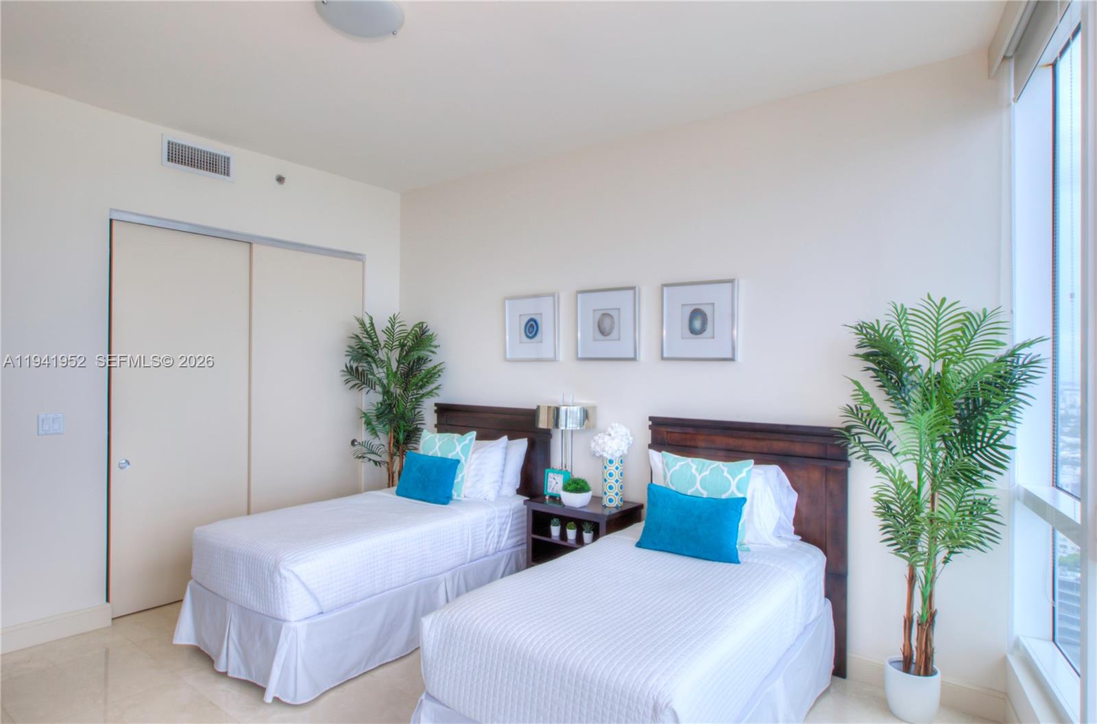 100 S Pointe Dr #2507, Miami Beach FL 33139