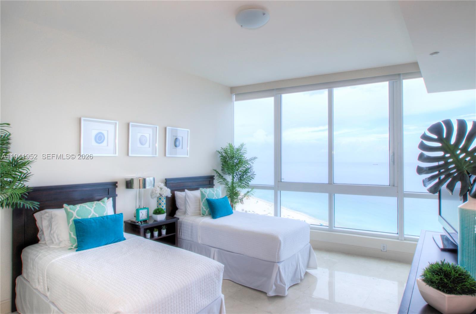 100 S Pointe Dr #2507, Miami Beach FL 33139