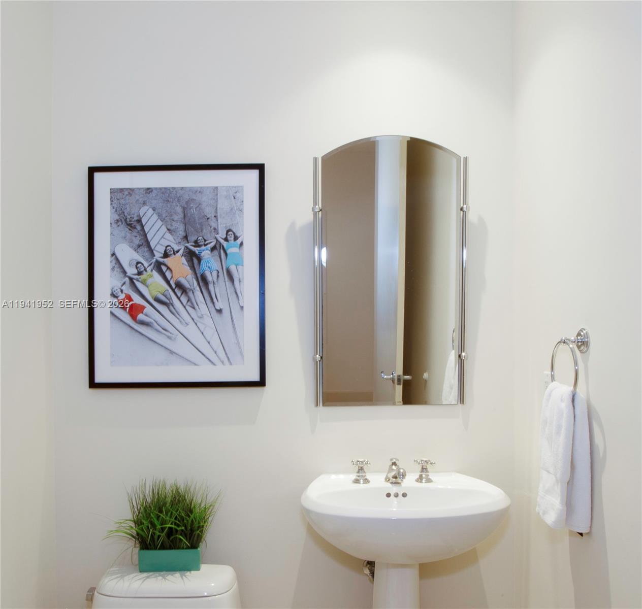 100 S Pointe Dr #2507, Miami Beach FL 33139
