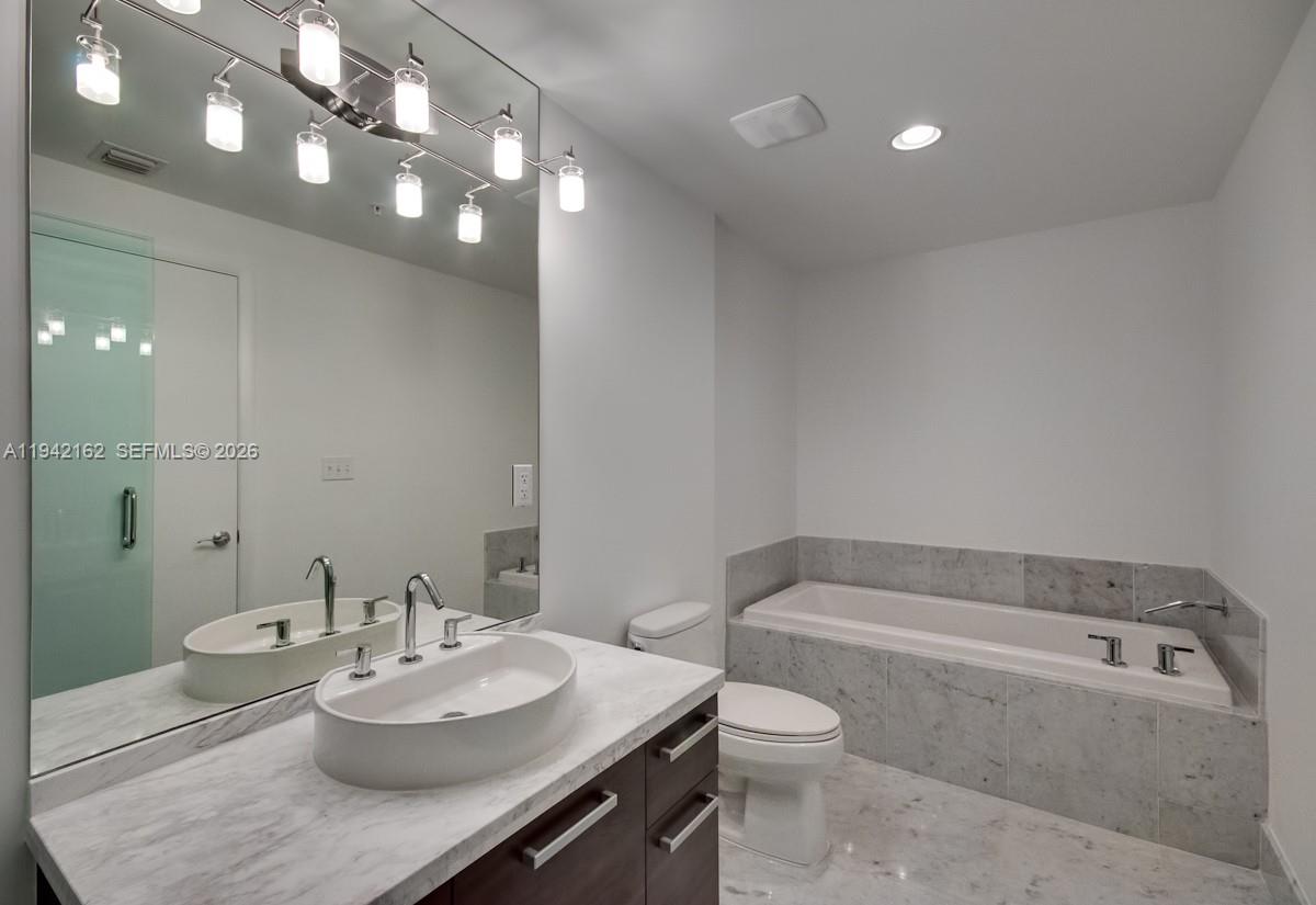 253 NE 2nd St #1107, Miami FL 33132