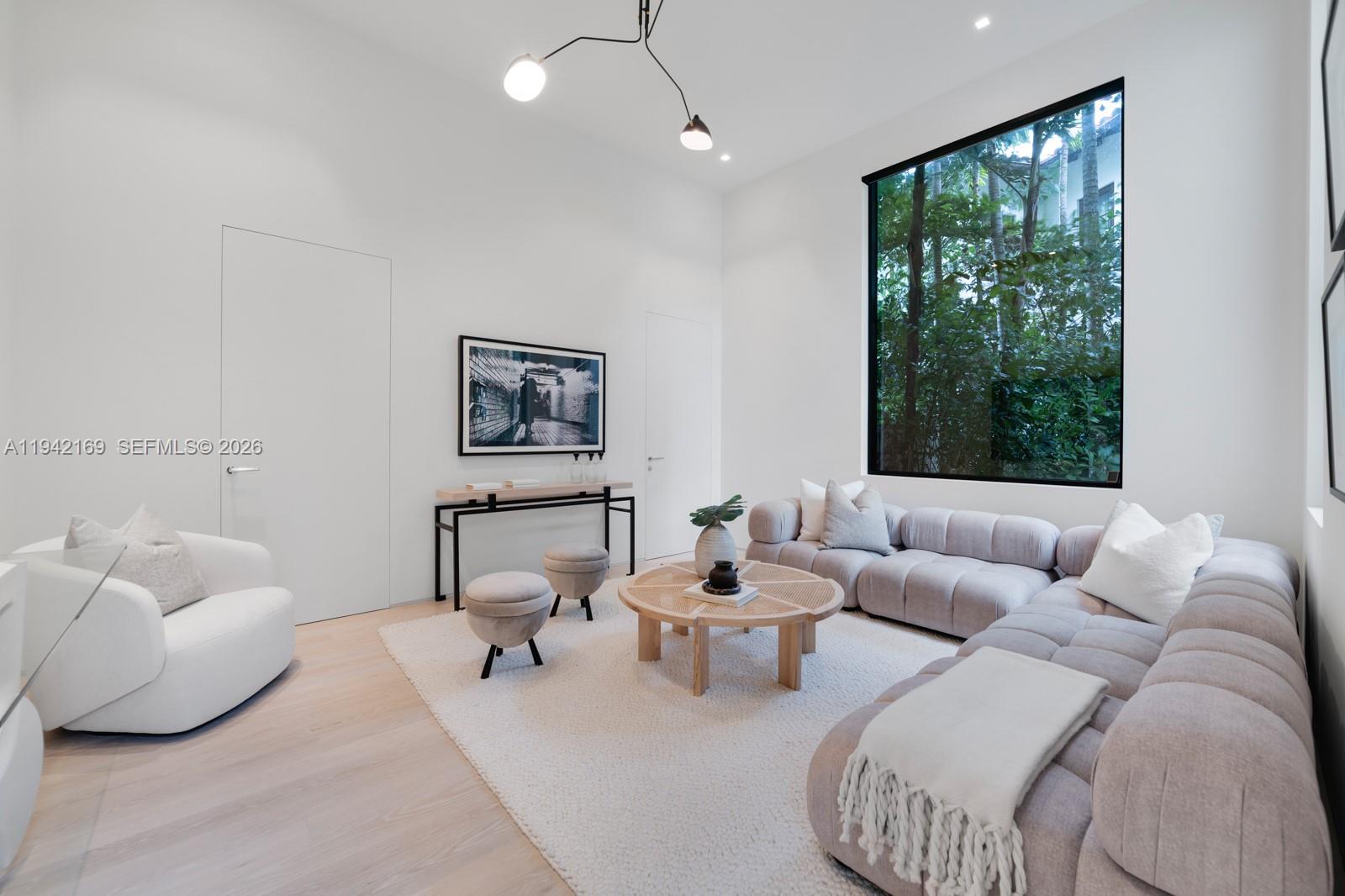 33 E Dilido Dr, Miami Beach FL 33139