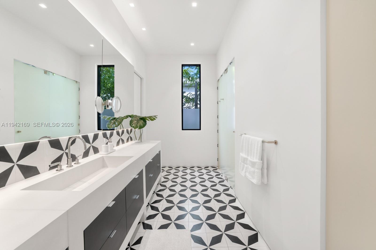 33 E Dilido Dr, Miami Beach FL 33139