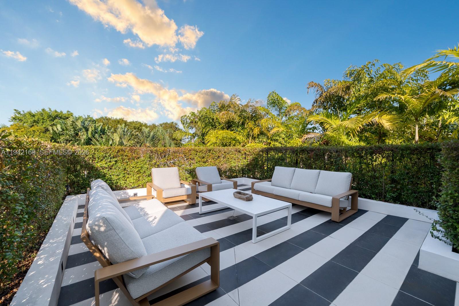 33 E Dilido Dr, Miami Beach FL 33139