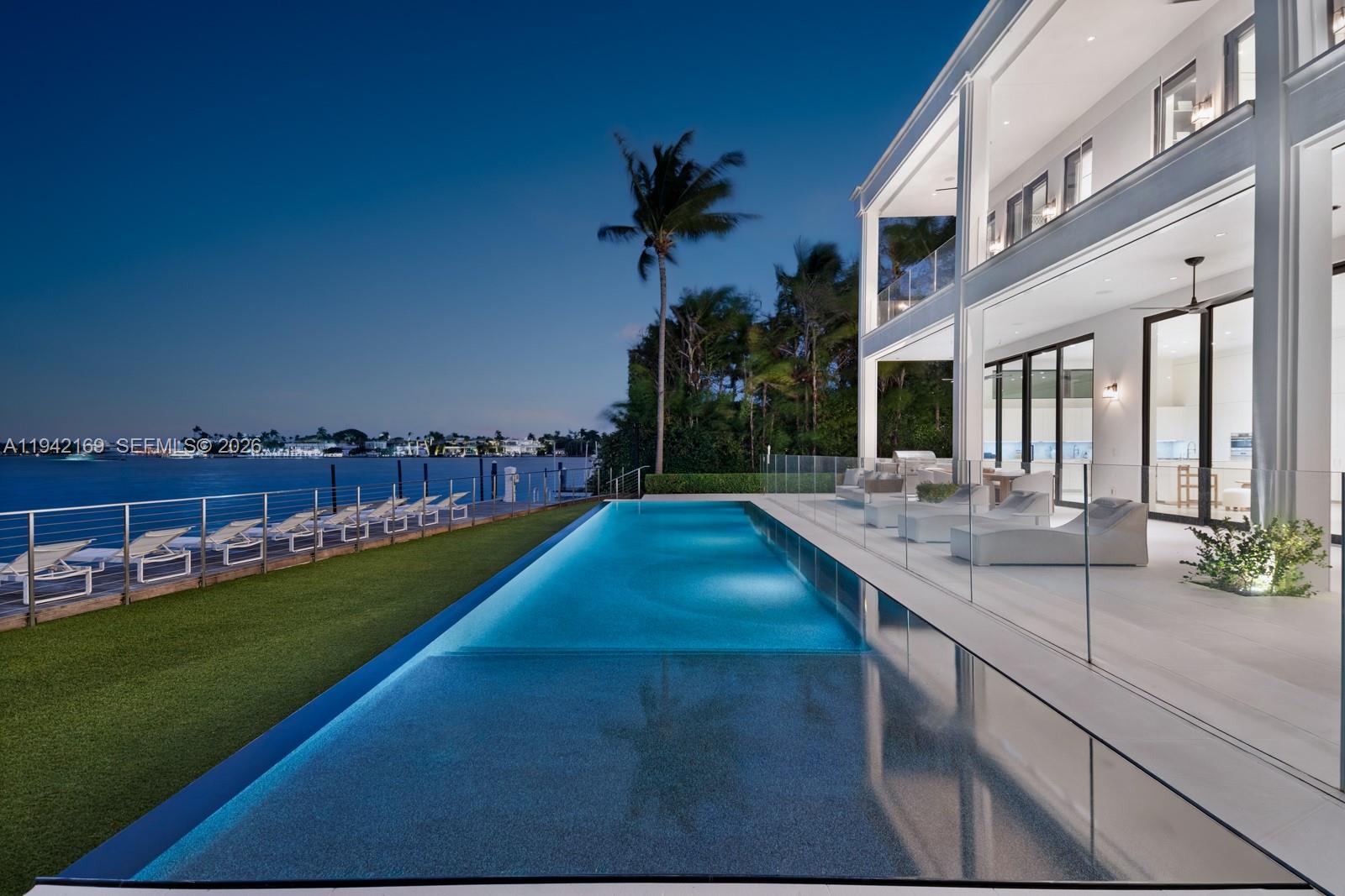 33 E Dilido Dr, Miami Beach FL 33139