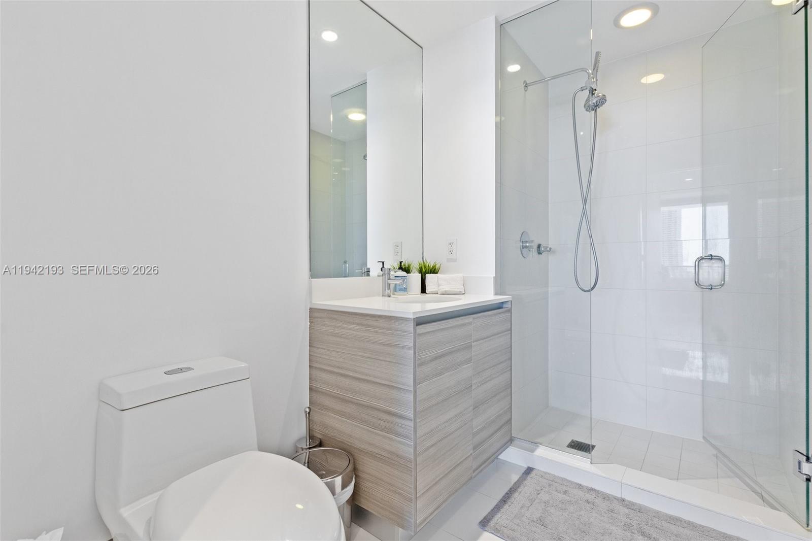 121 NE 34th St #1008, Miami FL 33137
