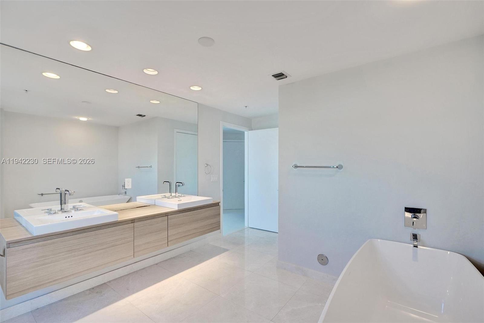 17301 Biscayne Blvd #708, North Miami Beach FL 33160