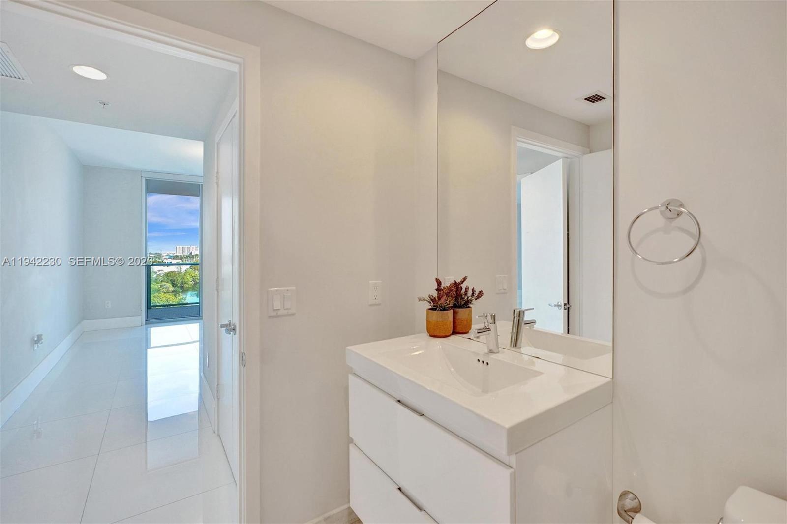 17301 Biscayne Blvd #708, North Miami Beach FL 33160