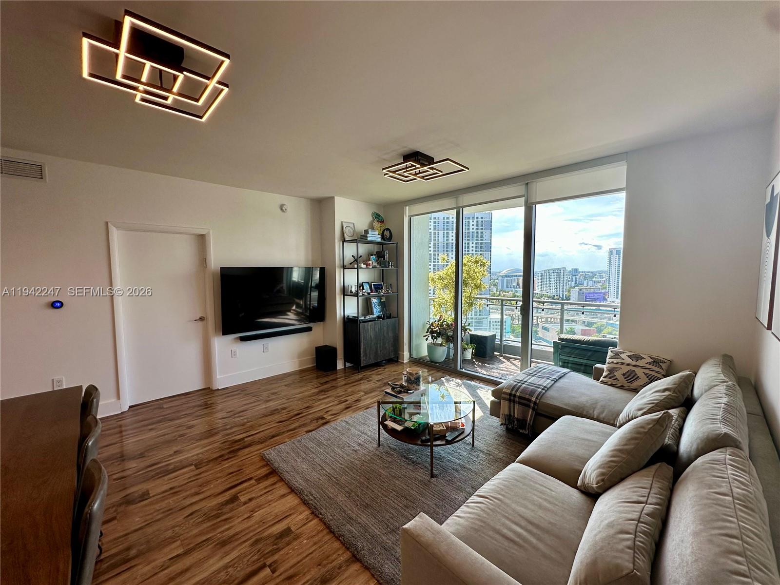 90 SW 3rd St #2306, Miami FL 33130