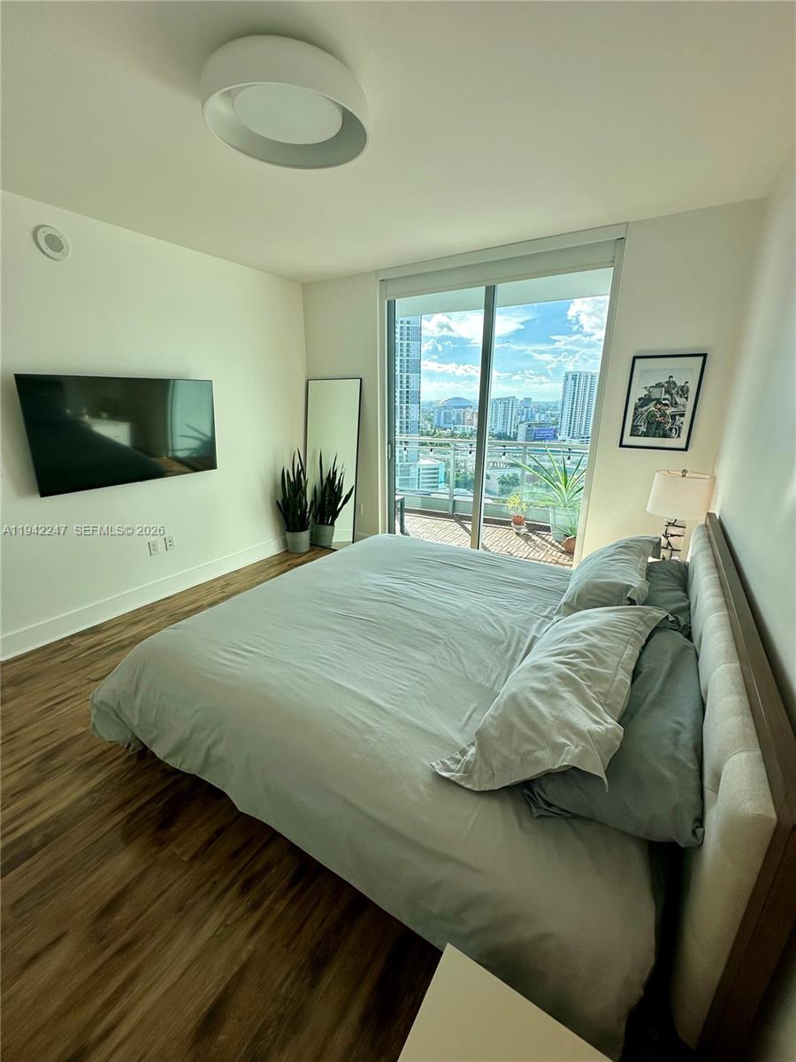 90 SW 3rd St #2306, Miami FL 33130