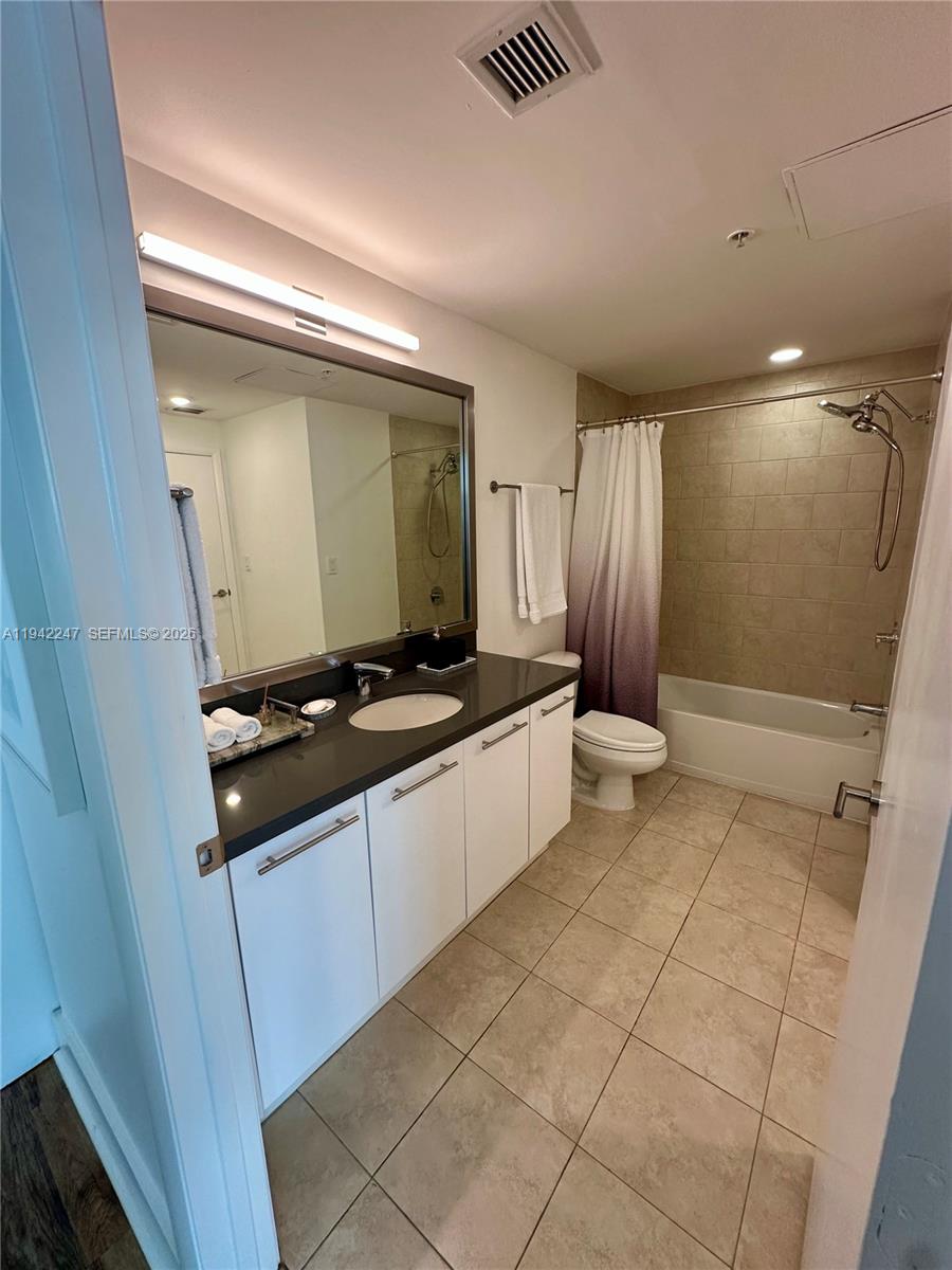 90 SW 3rd St #2306, Miami FL 33130