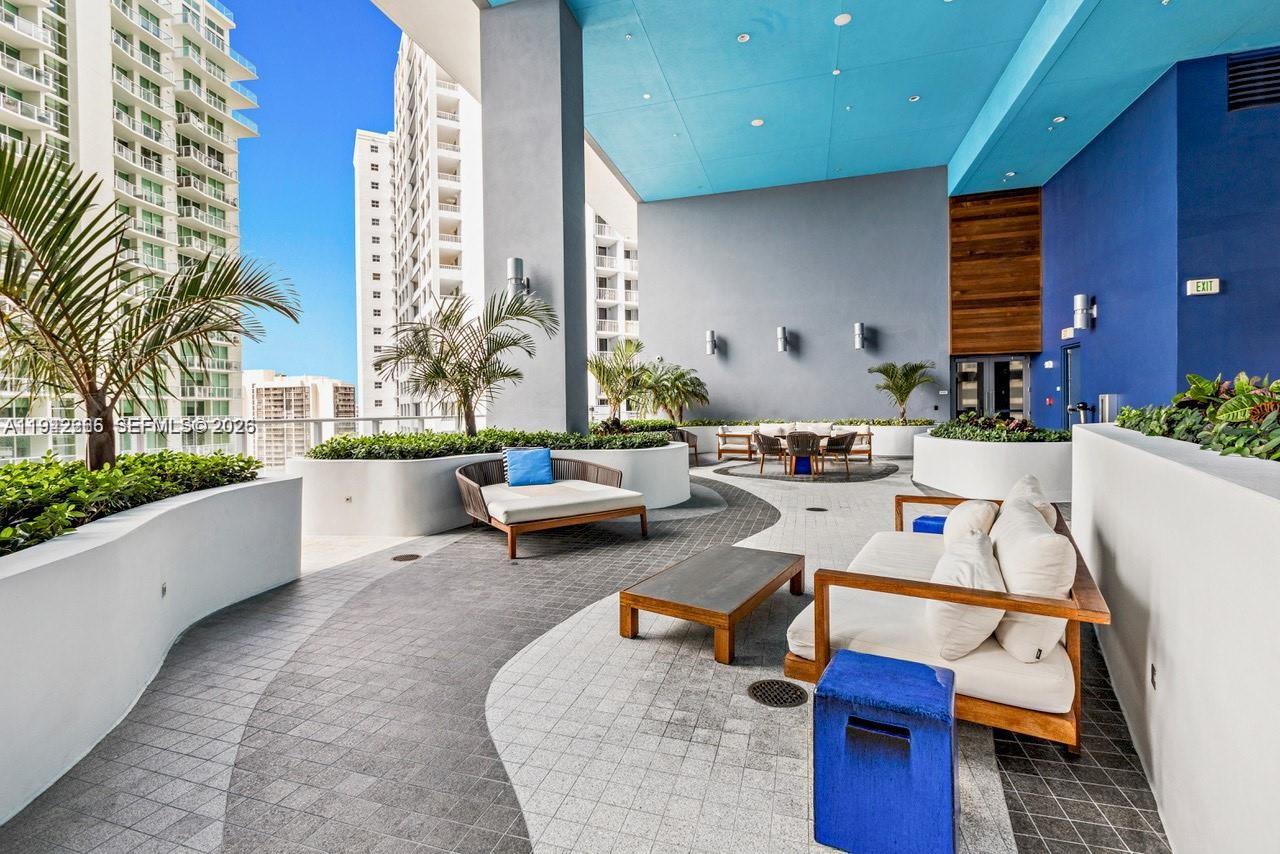 1300 Brickell Bay Dr #2802, Miami FL 33131