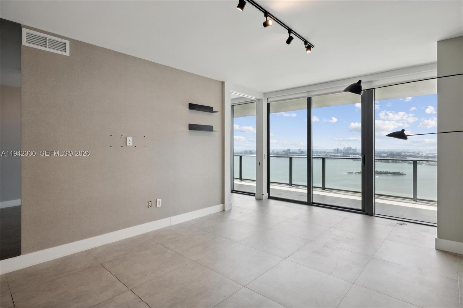 650 NE 32nd St #4203, Miami FL 33137