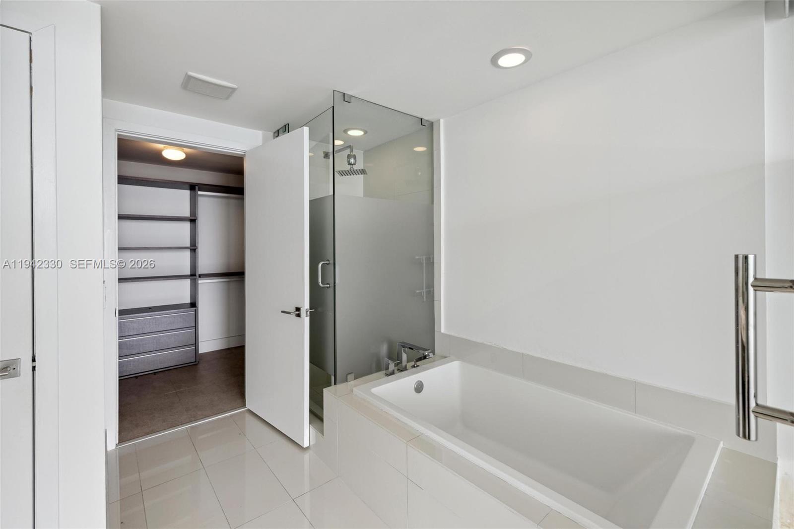 650 NE 32nd St #4203, Miami FL 33137