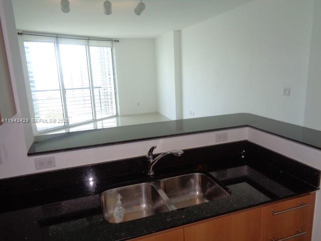 325 S Biscayne Blvd #2417, Miami FL 33131