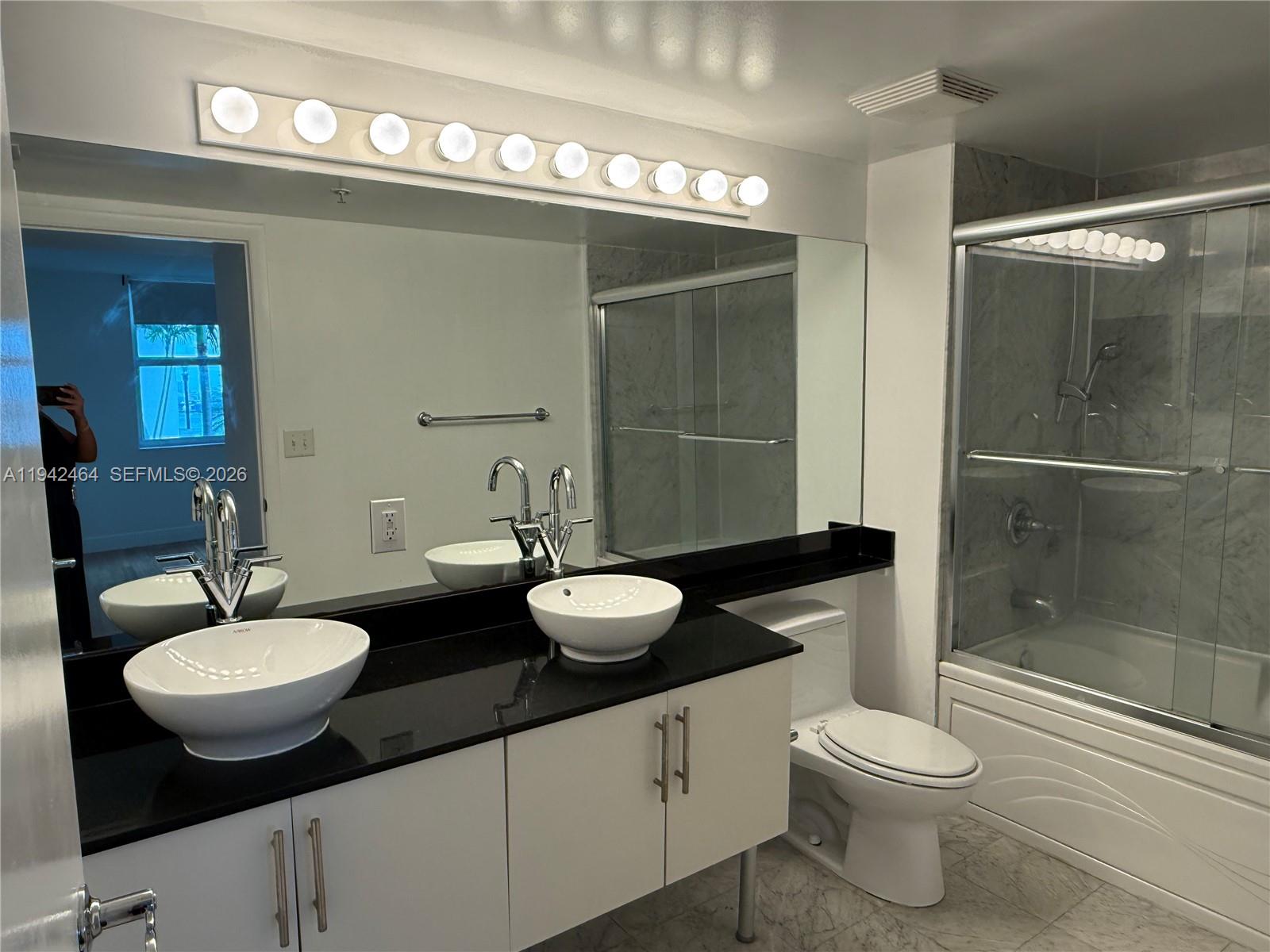 31 SE 5th St #1204, Miami FL 33131