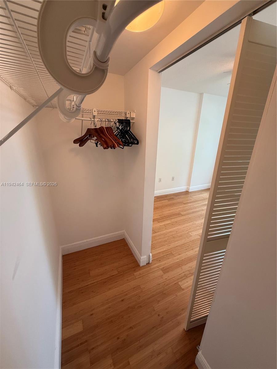 31 SE 5th St #1204, Miami FL 33131