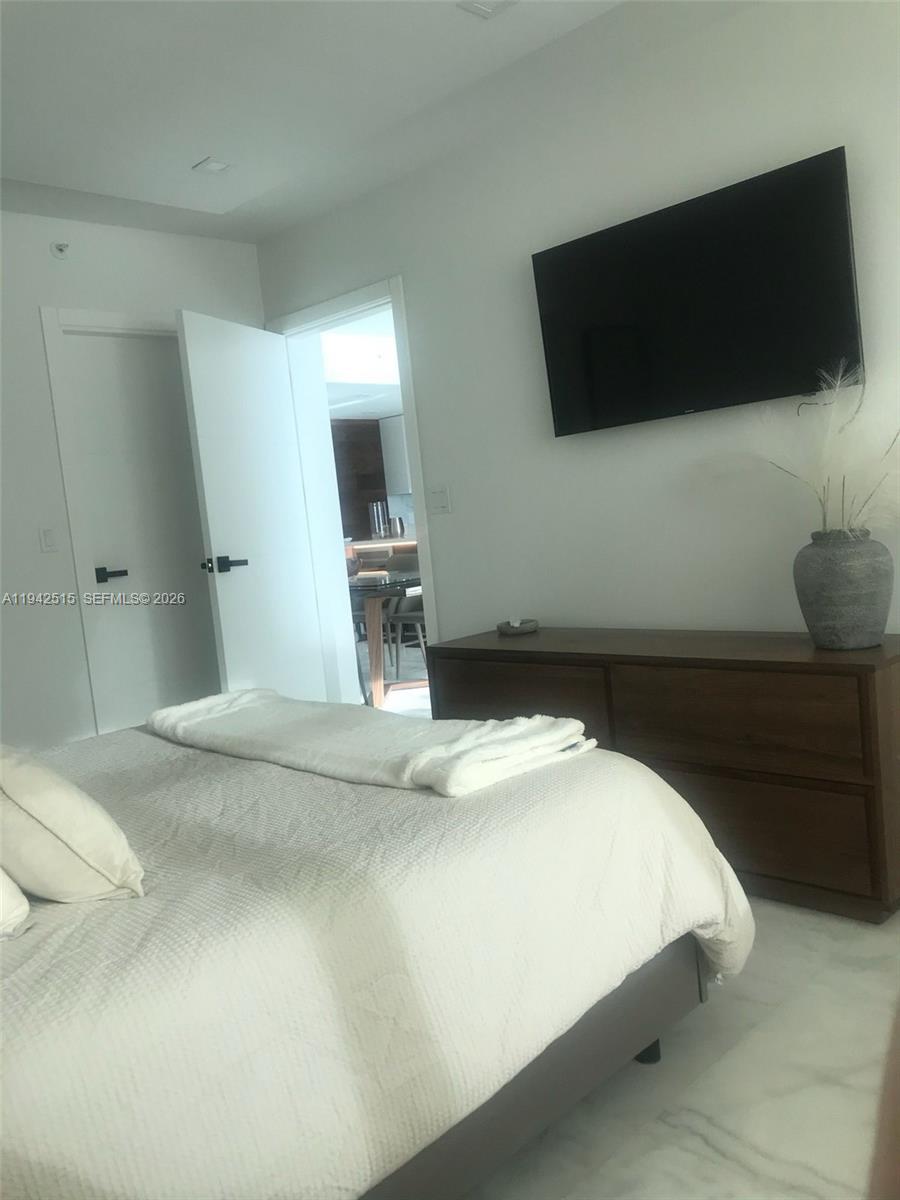 800 Claughton Island Dr #2002, Miami FL 33131
