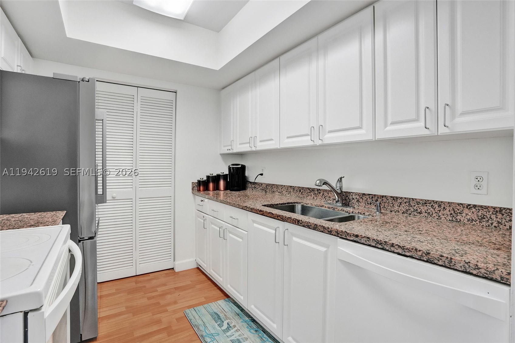 90 Alton Rd #807, Miami Beach FL 33139