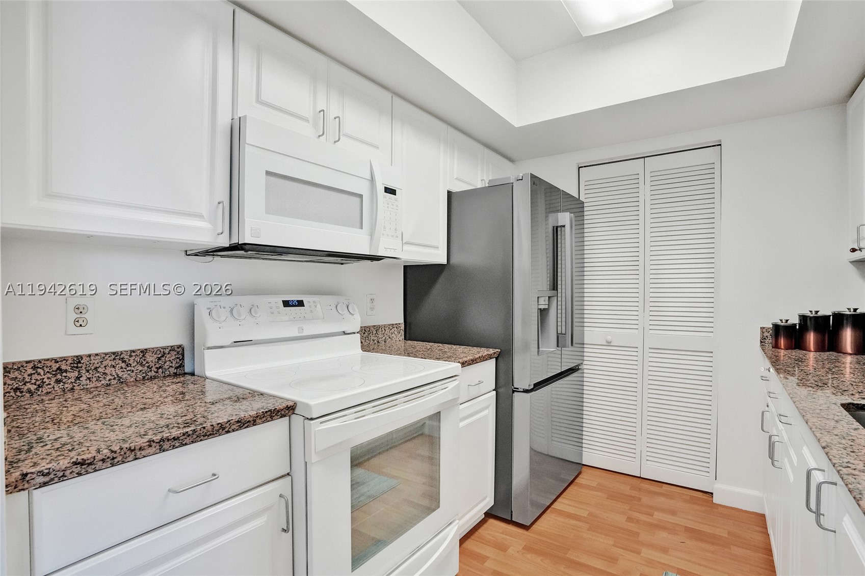 90 Alton Rd #807, Miami Beach FL 33139