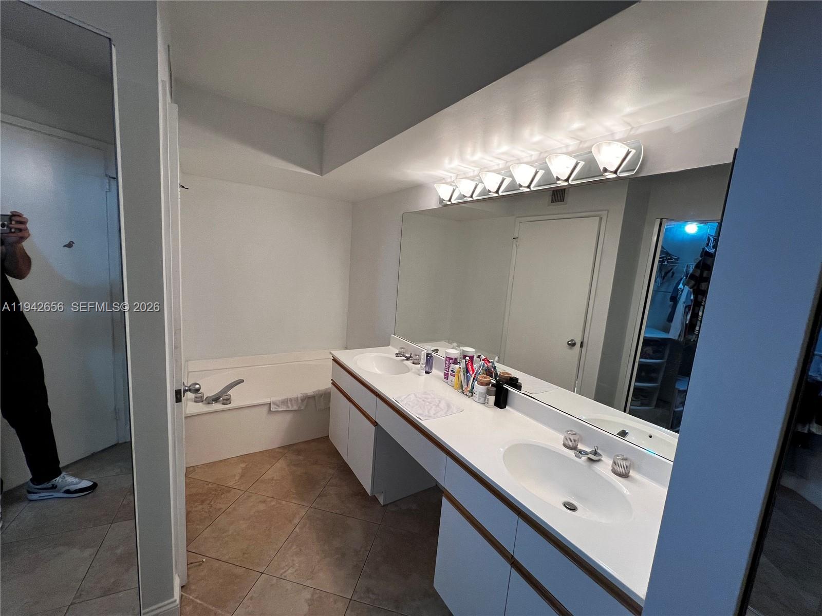3400 NE 192nd St #2102, Aventura FL 33180