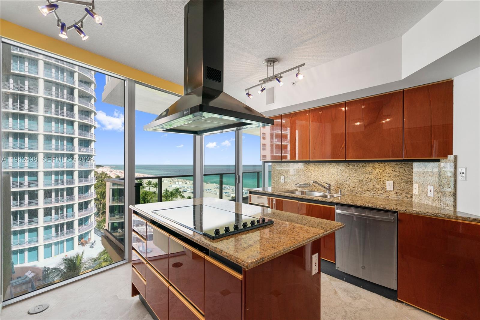 1455 Ocean Dr #1009, Miami Beach FL 33139