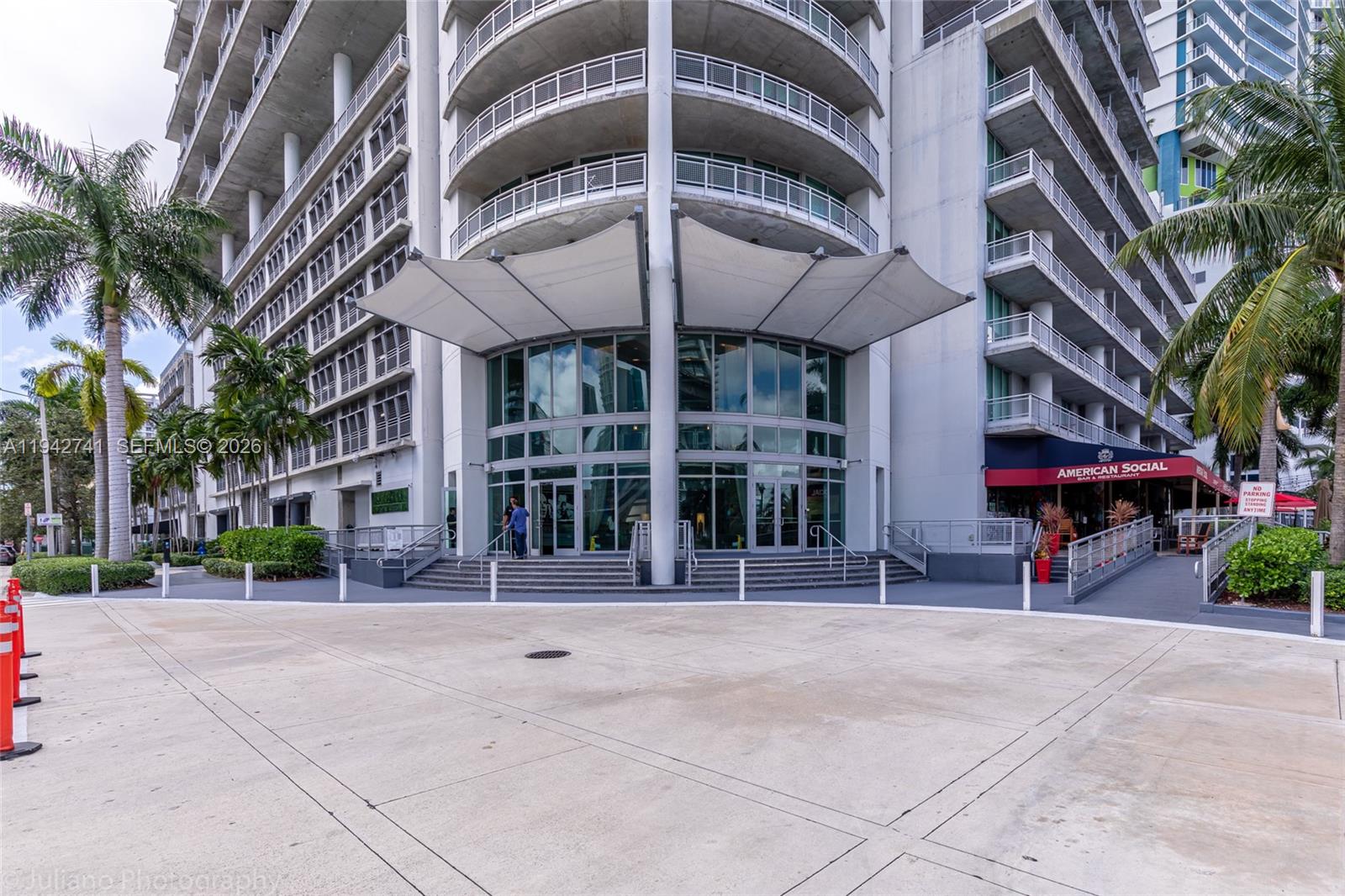 690 SW 1st Ct #PHI17, Miami FL 33130