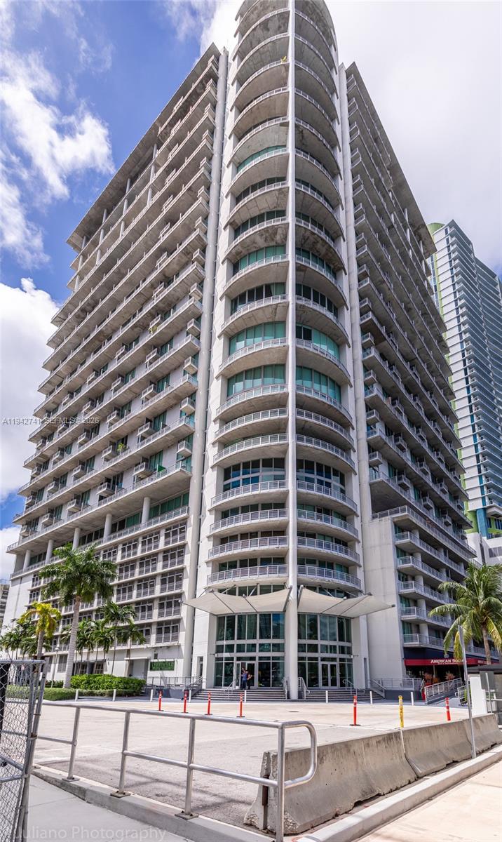 690 SW 1st Ct #PHI17, Miami FL 33130