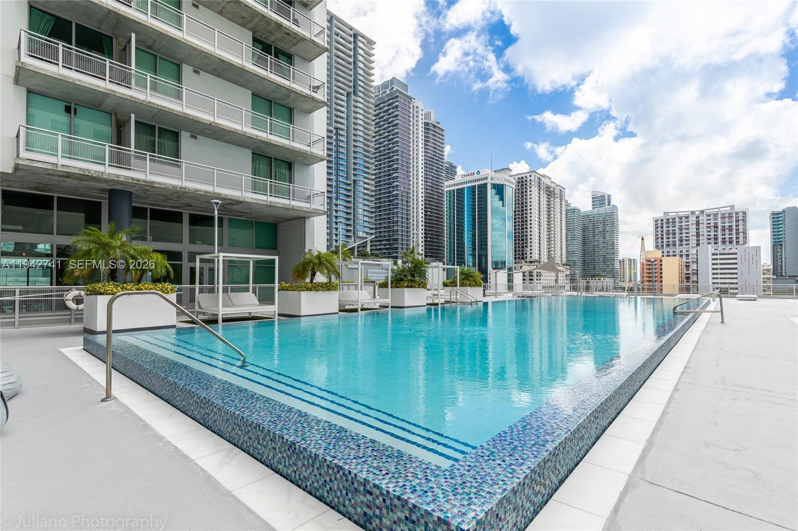 690 SW 1st Ct #PHI17, Miami FL 33130