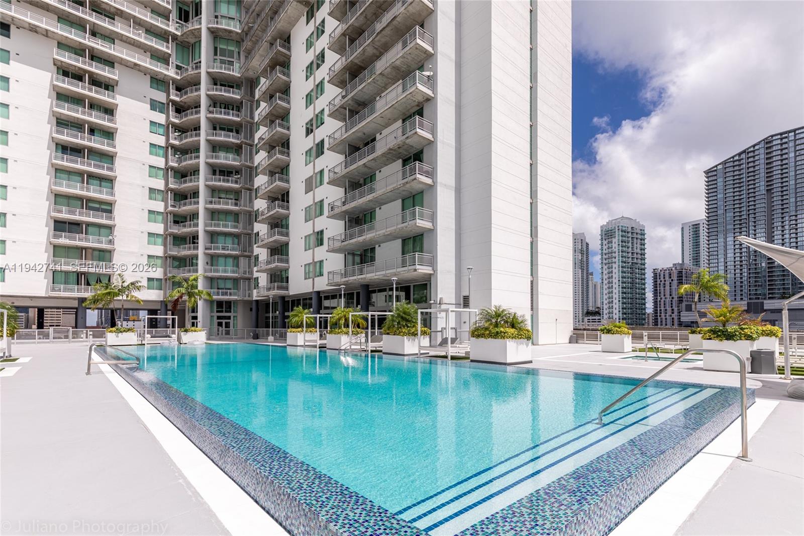 690 SW 1st Ct #PHI17, Miami FL 33130