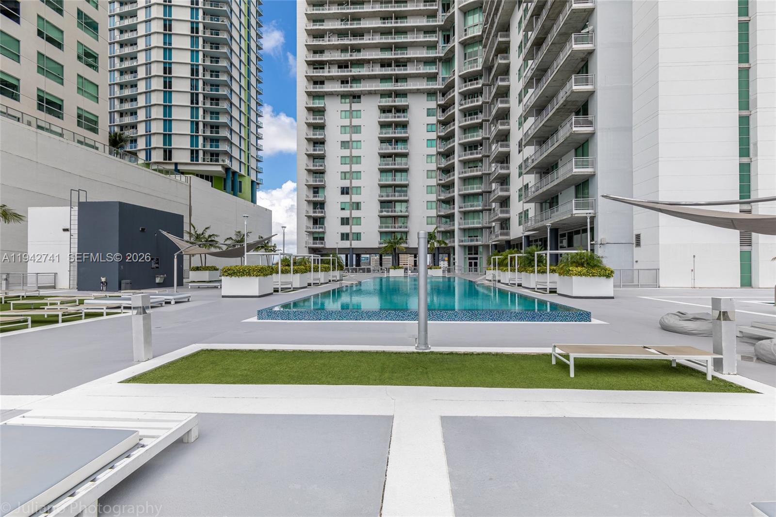 690 SW 1st Ct #PHI17, Miami FL 33130