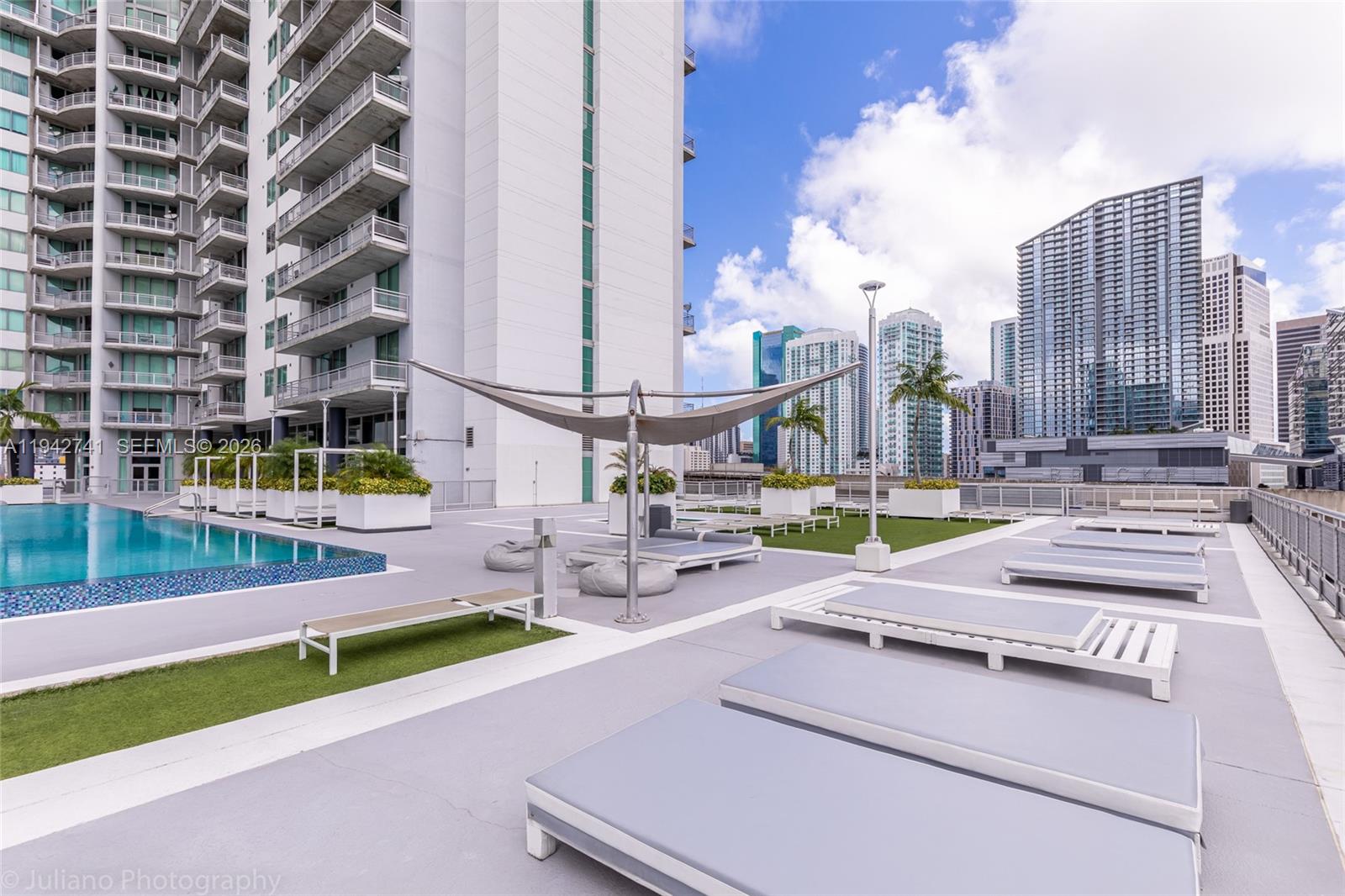 690 SW 1st Ct #PHI17, Miami FL 33130