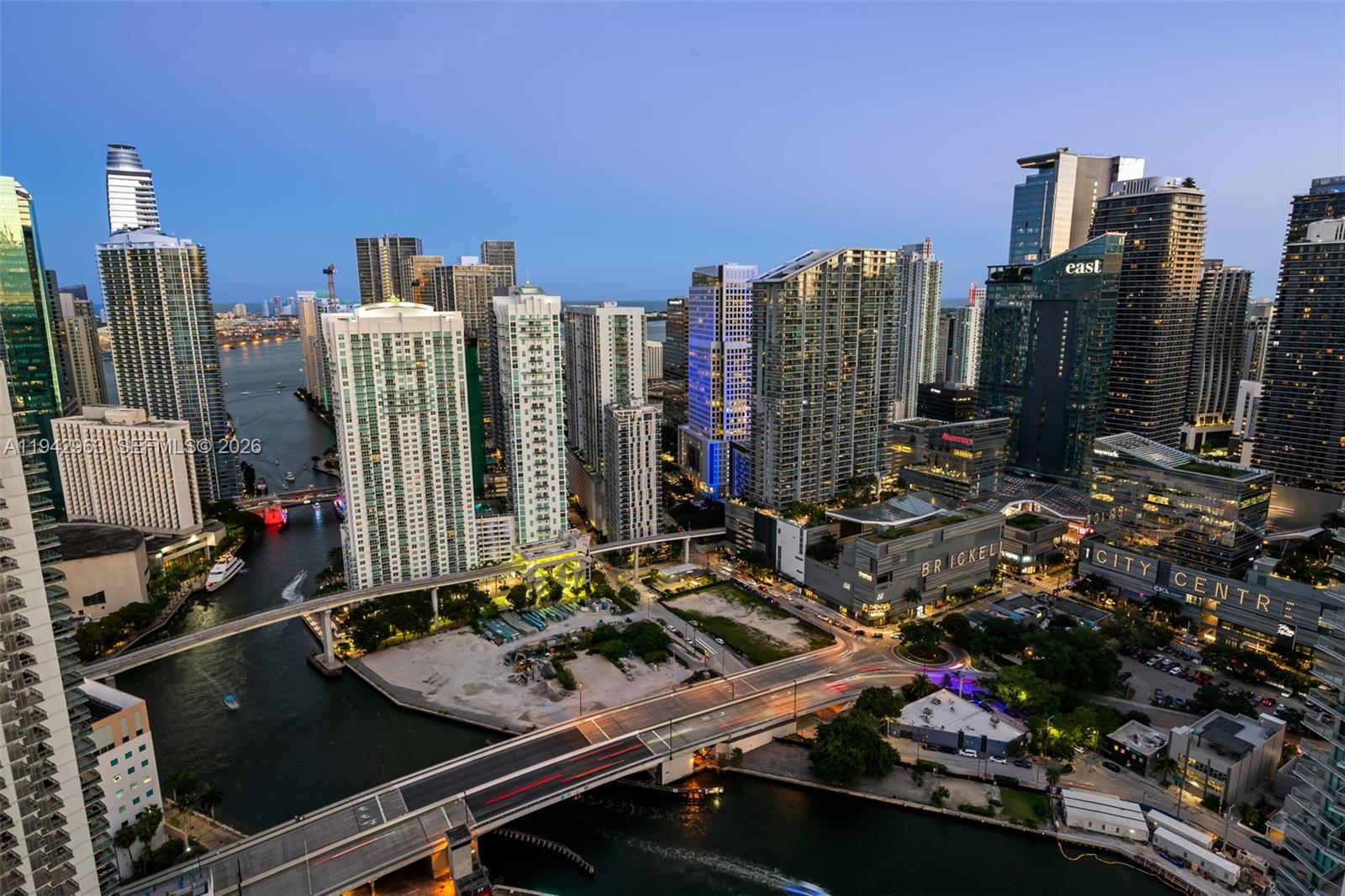 90 SW 3rd St #PH-15, Miami FL 33130