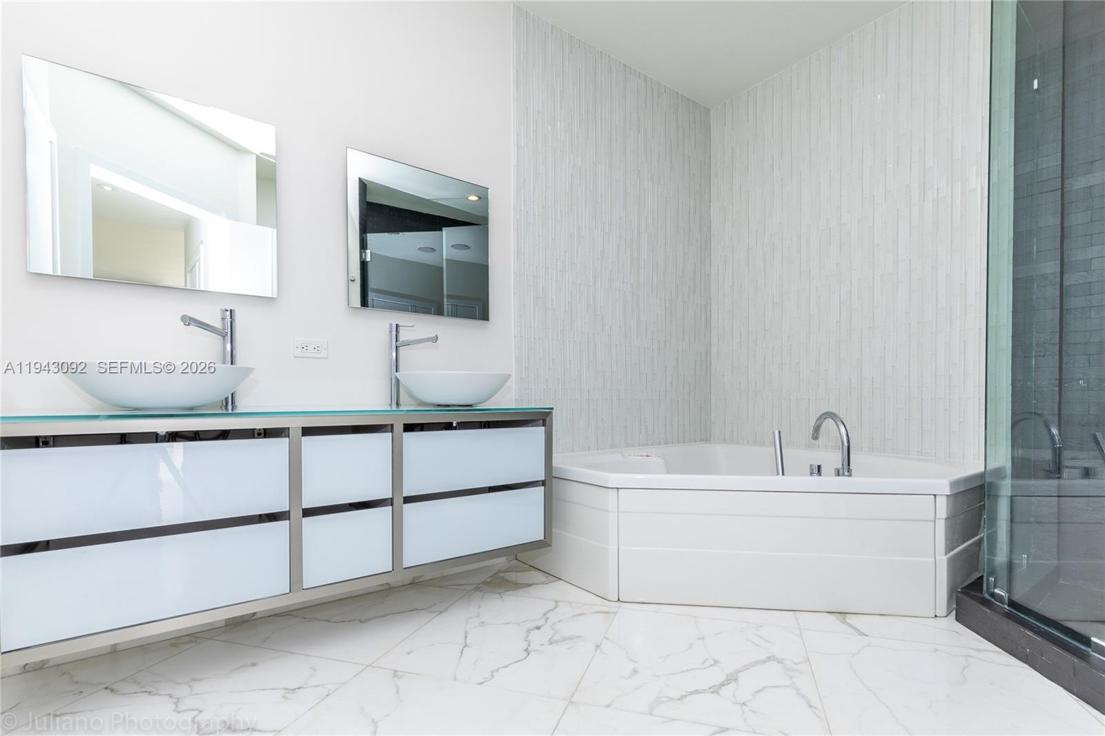 901 Brickell Key Blvd #3407, Miami FL 33131