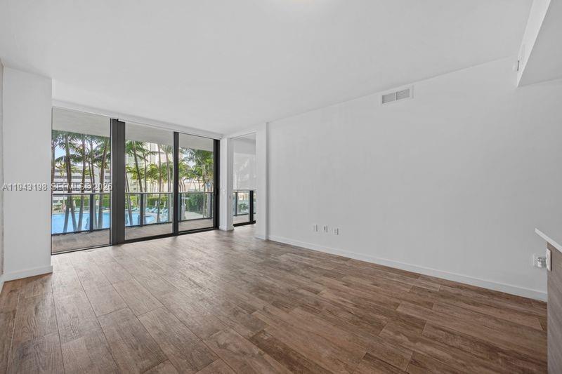 650 NE 32nd St #602, Miami FL 33137