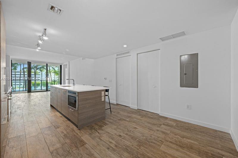 650 NE 32nd St #602, Miami FL 33137