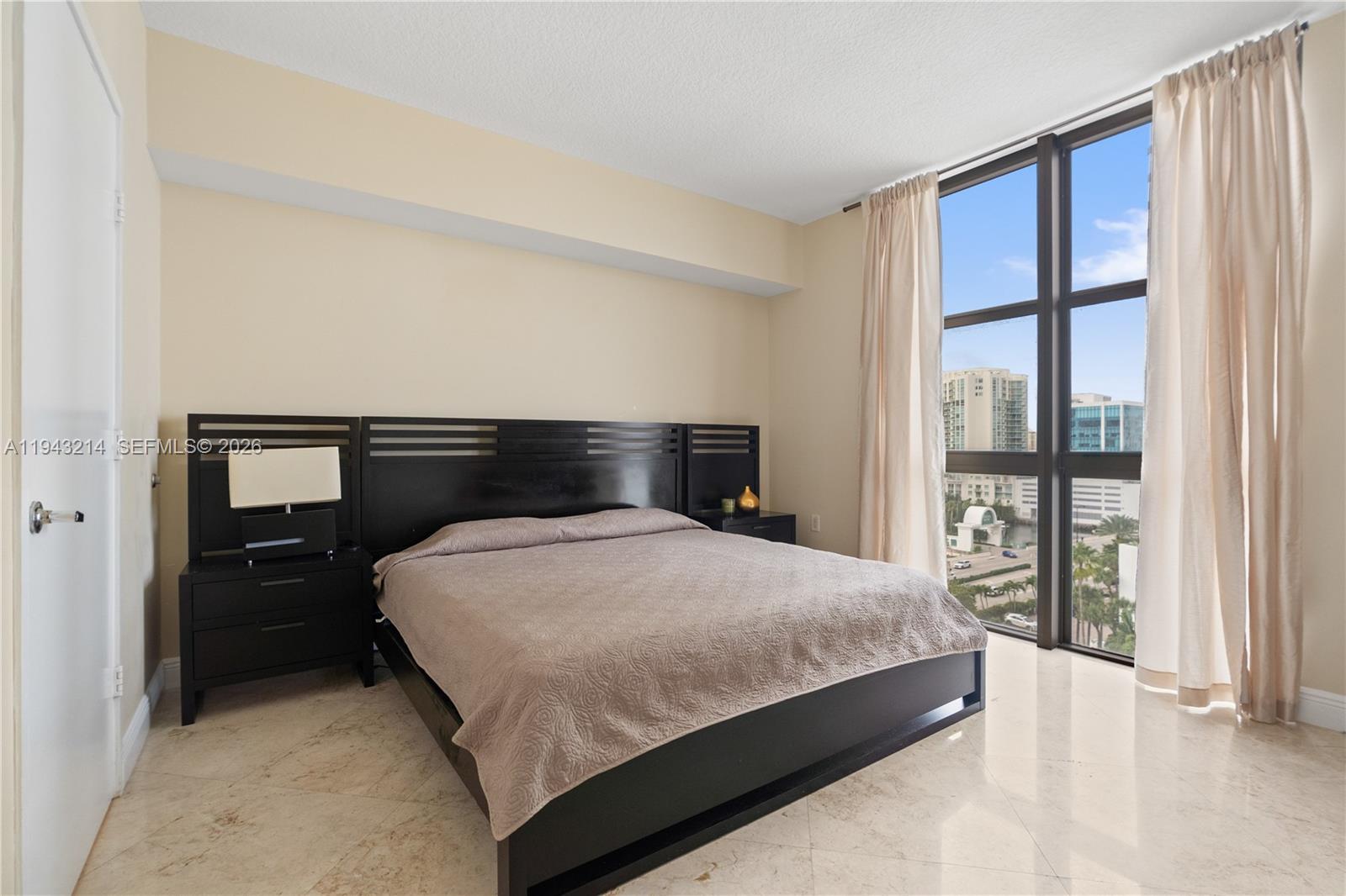 16275 Collins Ave #902, Sunny Isles Beach FL 33160