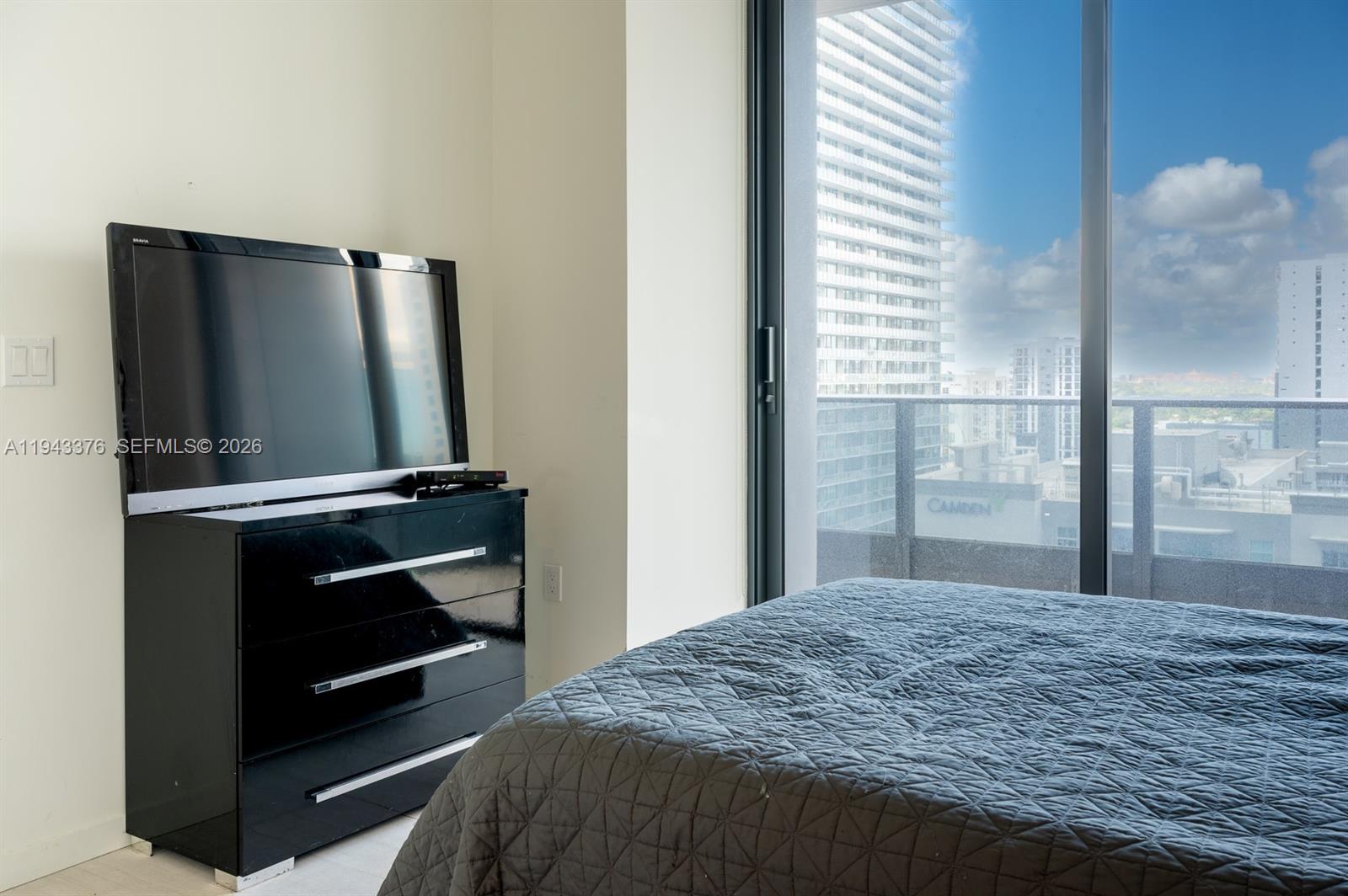 1000 Brickell Plz #1806, Miami FL 33131