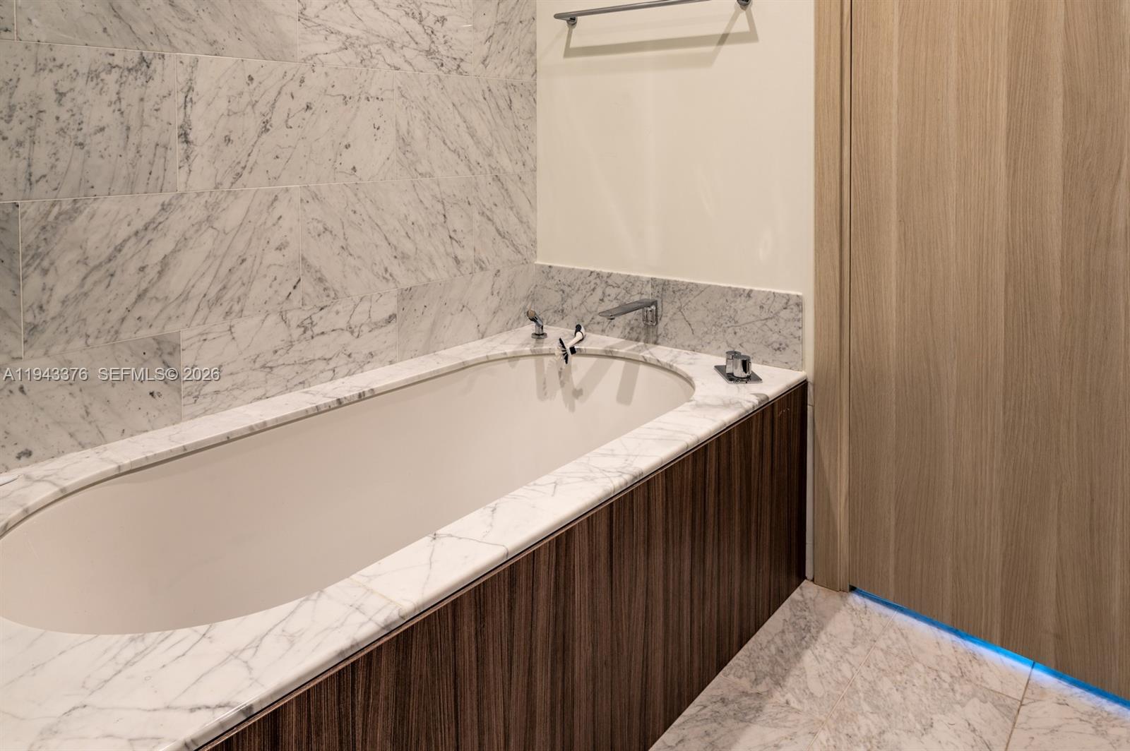 1000 Brickell Plz #1806, Miami FL 33131