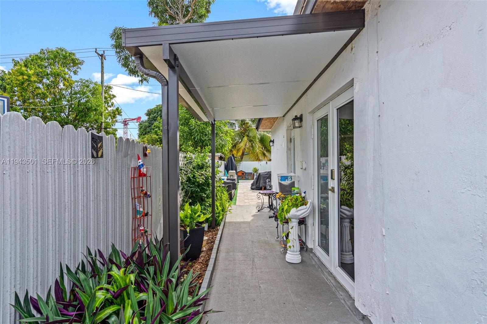 864 E 29th St, Hialeah FL 33013