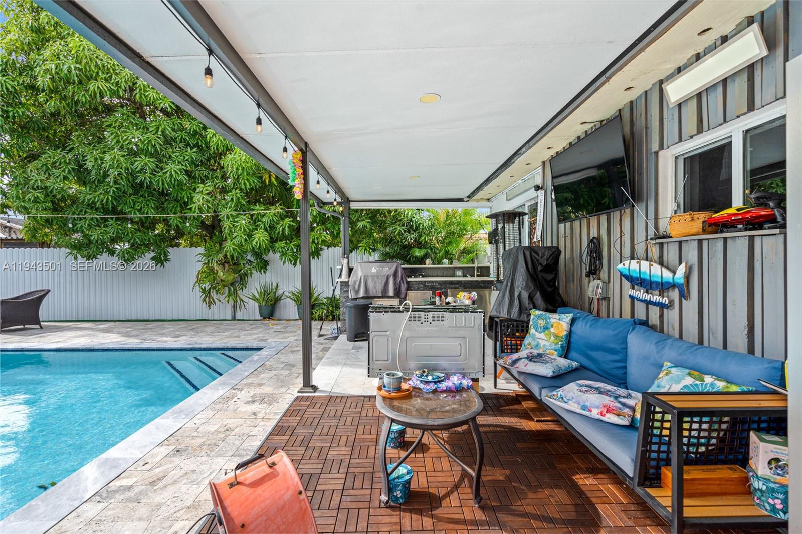 864 E 29th St, Hialeah FL 33013