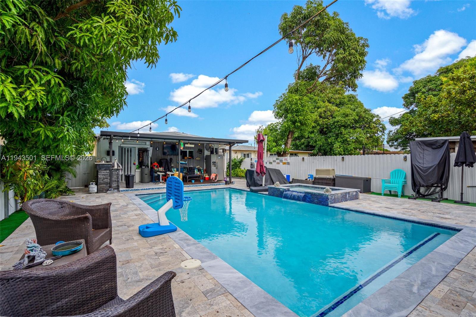 864 E 29th St, Hialeah FL 33013