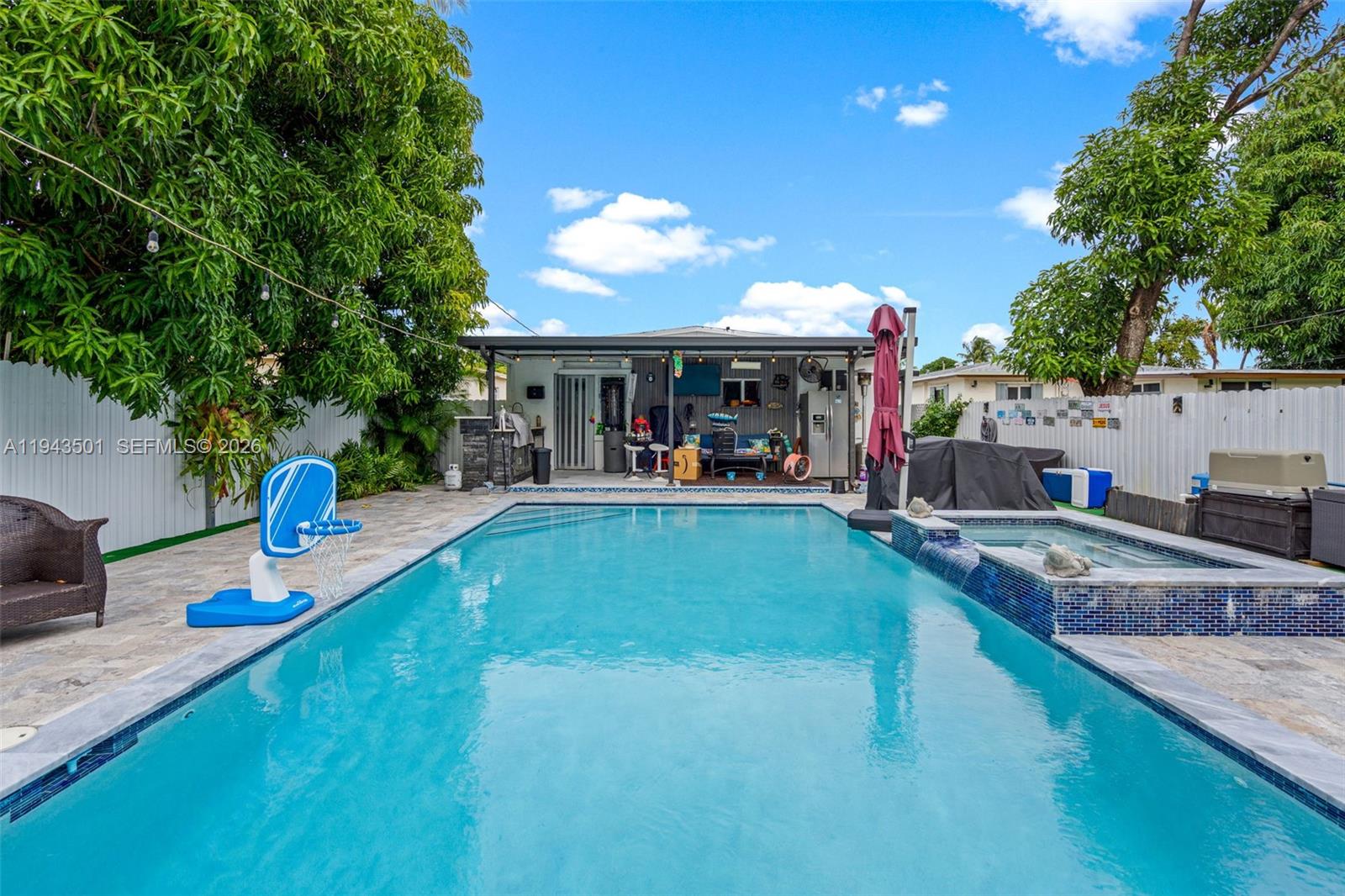864 E 29th St, Hialeah FL 33013