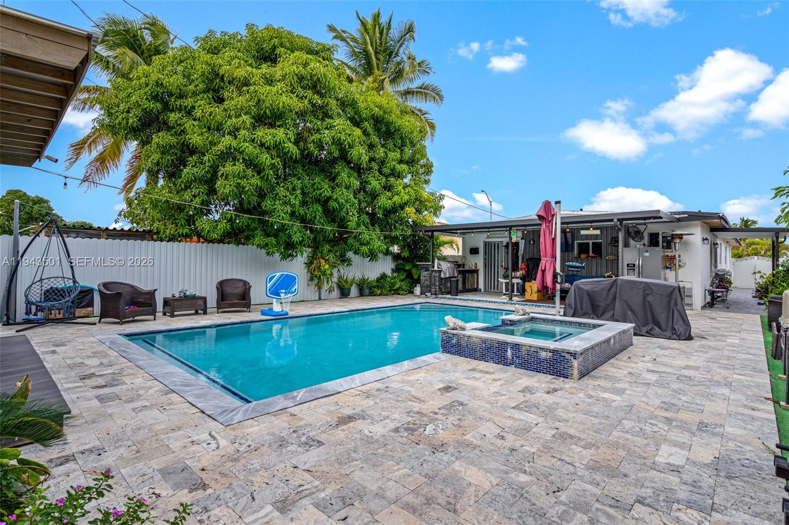 864 E 29th St, Hialeah FL 33013