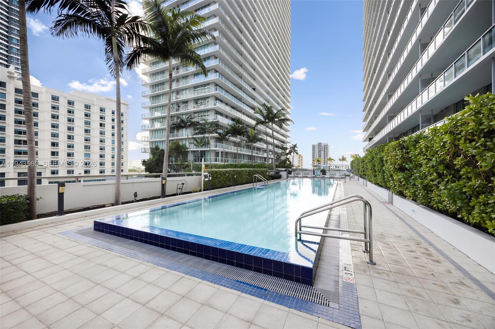 79 SW 12th St #PH3904-S, Miami FL 33130