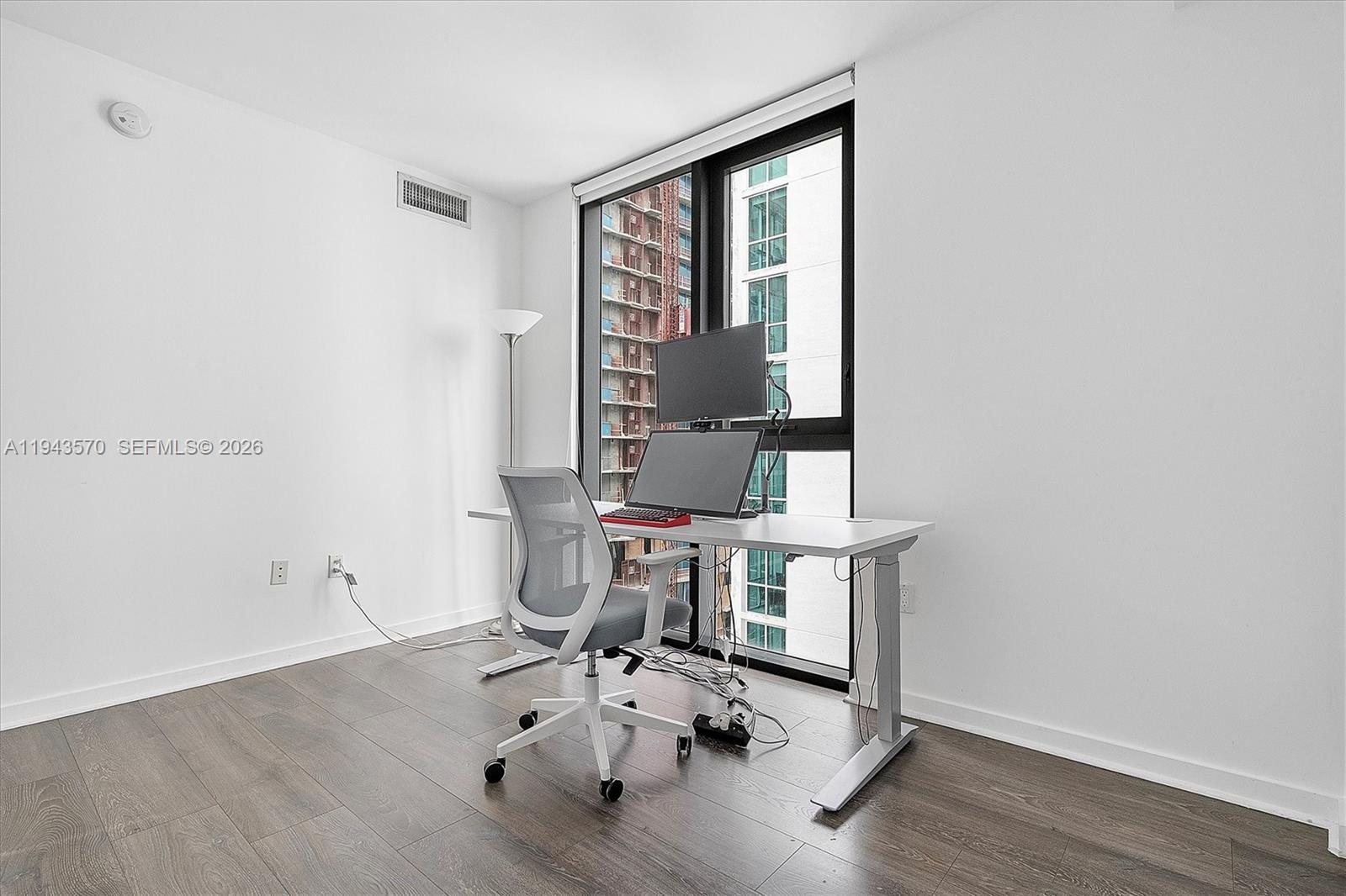 31 SE 6th St #2008, Miami FL 33131