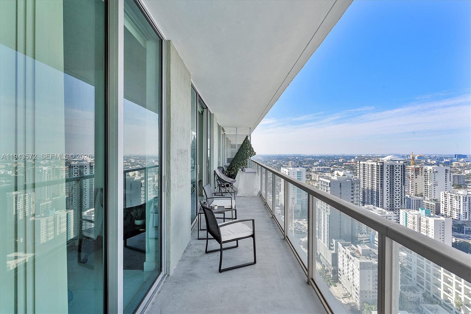 79 SW 12th St #3809S, Miami FL 33130