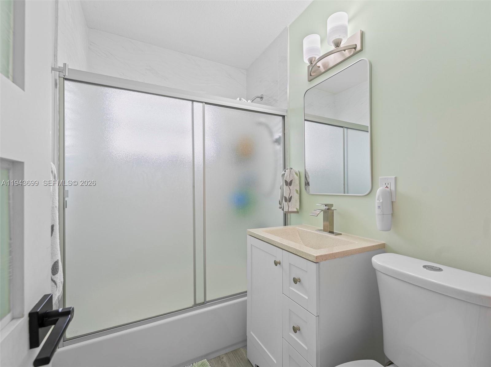 11401 SW 56th St, Miami FL 33165