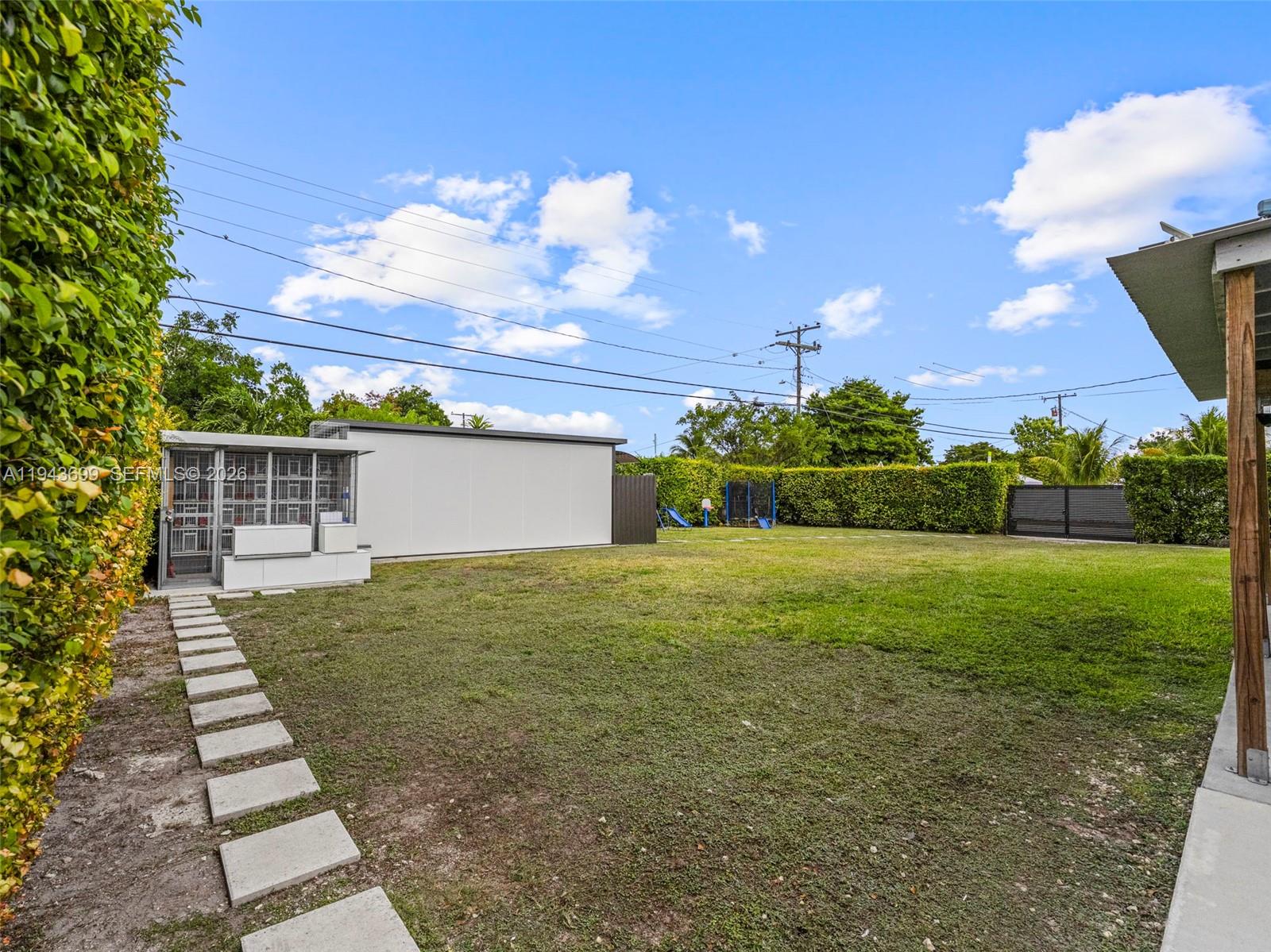 11401 SW 56th St, Miami FL 33165